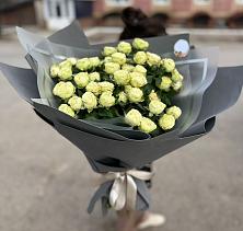 Букет Белые кустовые розы Солинеро в Юрово
