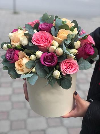 Цветочная композиция из Розы в шляпной коробке в Юрово