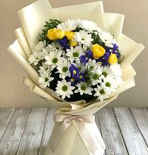 Букет цветов из:  Ирисы, Хризантемы и Розы в Юрово