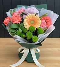 Букет цветов из:  Гвоздики, Розы, Герберы и Хризантемы в Юрово