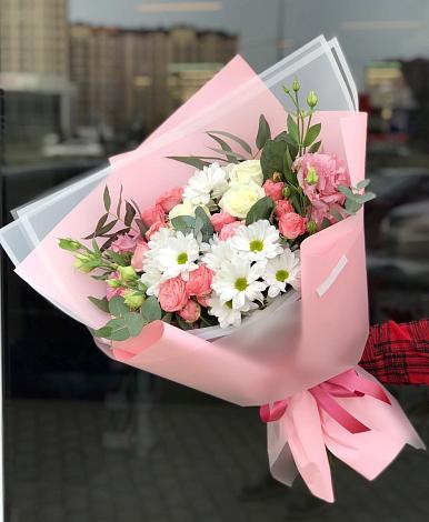 Букет цветов из: Розы, Лизиантусы и Хризантемы в Юрово